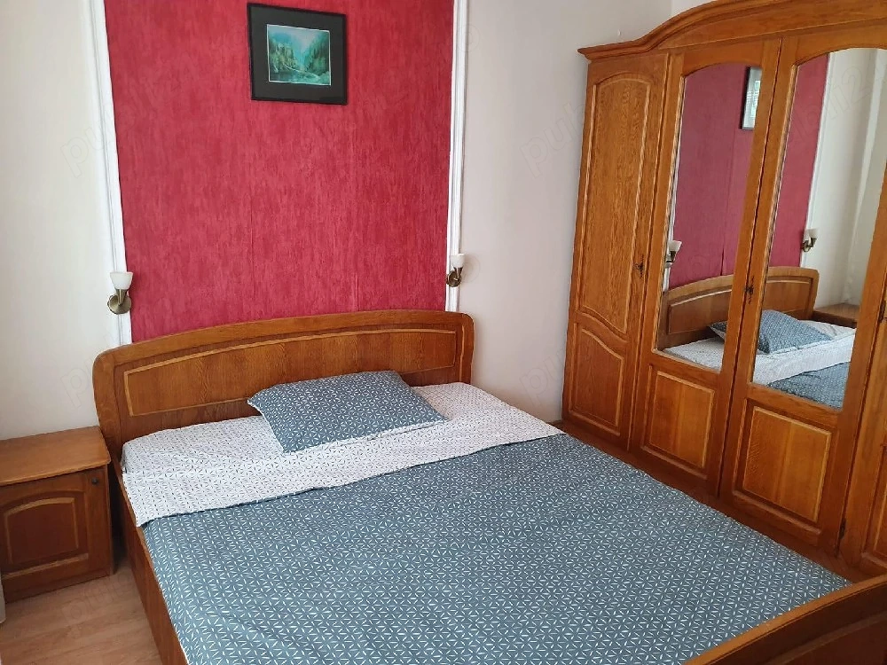 Particular închiriez 3 camere lângă metrou Dristor
