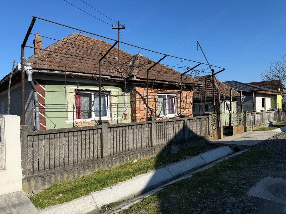 Vând casa în Mânău