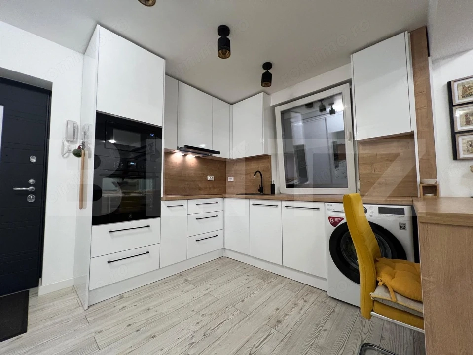 Apartament cu 2 camere complet renovat - Piața 1 Decembrie 