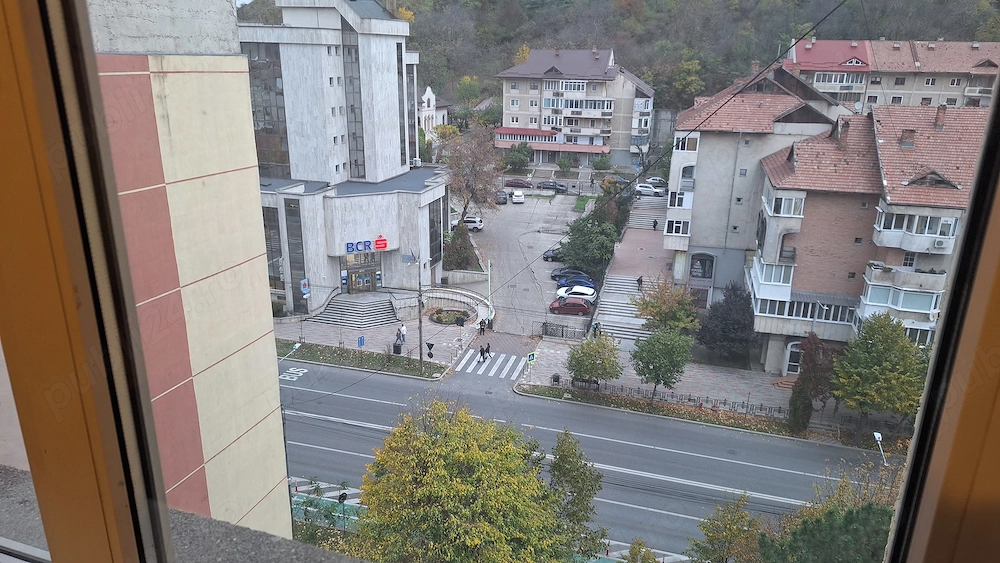 Apartament 4 camere, H4, vis a vis de BCR, cu vedere la Bdul Traian, BCR si muntele Pietricica
