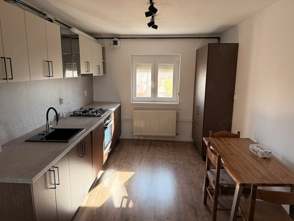Apartament cu doua camere, decomandat, Soarelui
