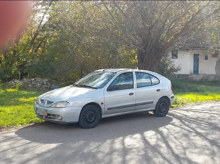 Renault Megane 1, An 2001, 1.4 Benzina 16V   Pentru Dezmembrat   Piese. 2000 lei negociabil 