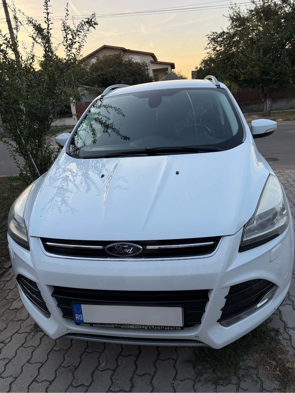 Ford Kuga Titanium 2.0 TDCi 163 CP 4WD Automată | 2013 | 141.335 km | Albă