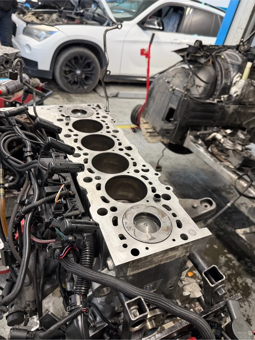 Service Auto Mox angajaza mecanic auto