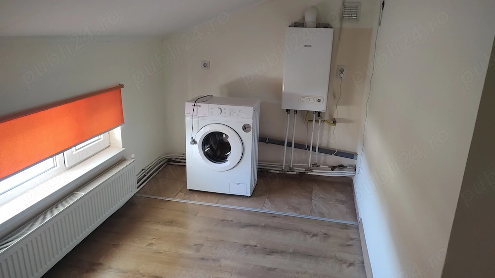 Persoană fizică ofer spre închiriere apartament cu două camere - 275 euro 
