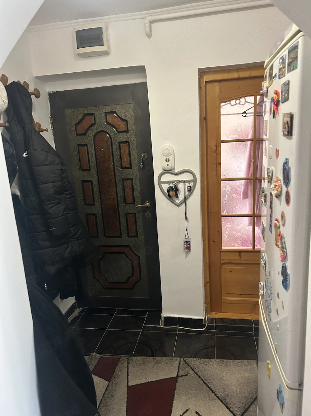 Vând apartament 2camere plus living.