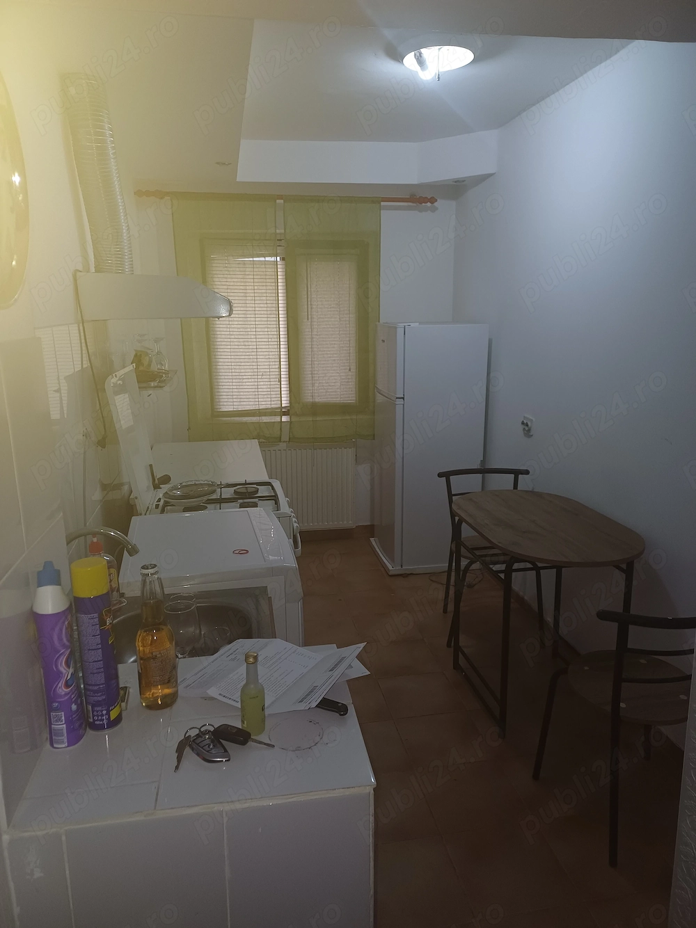 Închiriez garsoniera 