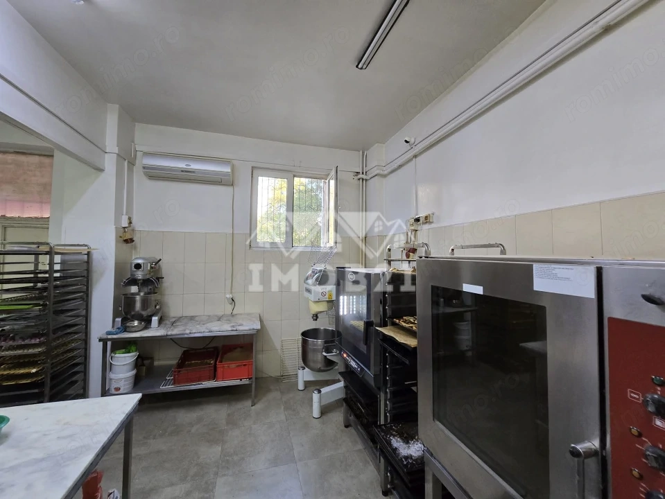 VANZARE SPATIU COMERCIAL PARTER  ZONA 9 MAI