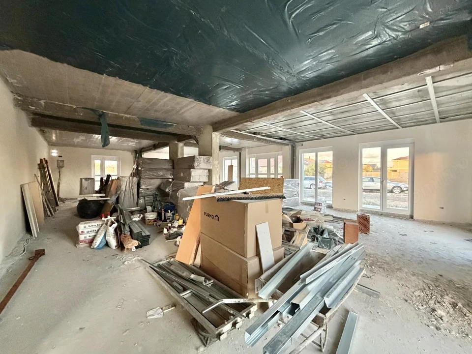 Spatiu comercial 146,70mp utili, 1 vestiar+1baie in Chisoda 