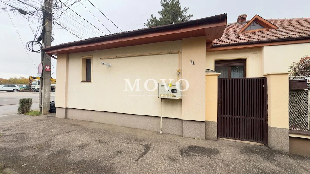 Casa individuala cu 4 camere, 2 fronturi stradale, zona Lipovei.
