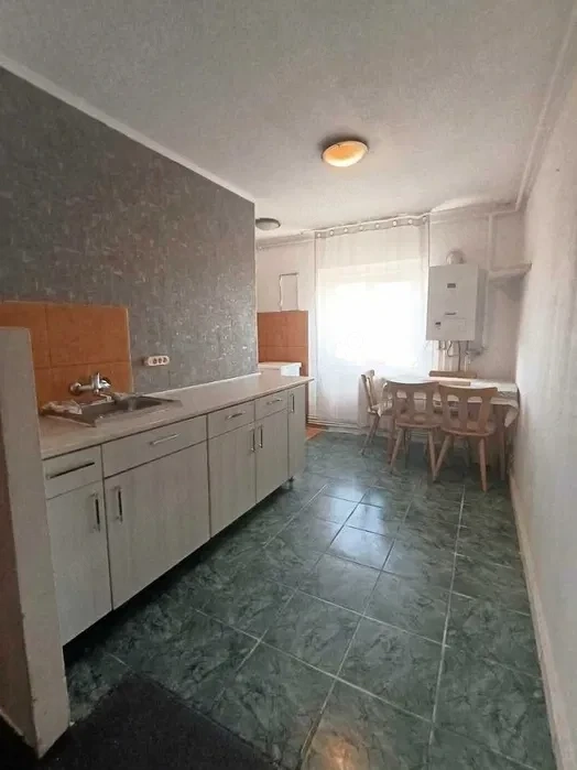 Apartament 2 camere  decomandat model mare etaj 3 Freidorf langa Liceul Auto centrala proprie