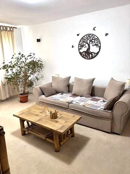  Închiriez Apartament cu 3 camere decomandat, lângă Parcul Titanii