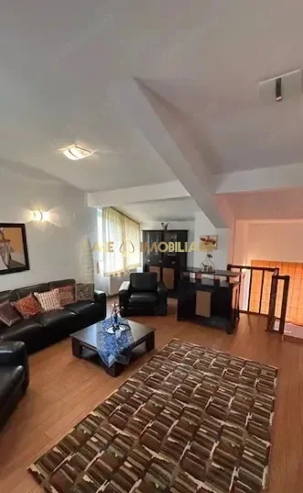Casa cu 6 camere de inchiriat | Centrala | Parcare |