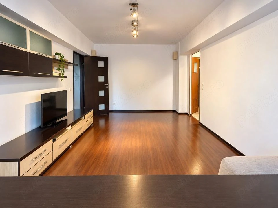 Proprietar vand apartament 3 camere, Piata Rahova, sos Alexandriei 127.000 eur