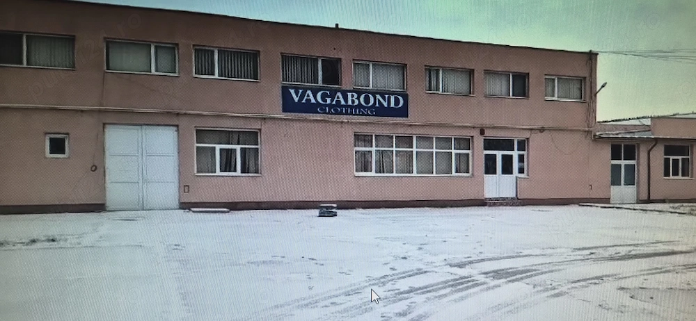 Vand hala 2300 mp Costesti, cu teren de 5050 mp, curti constructii, intravilan, cu utilitati