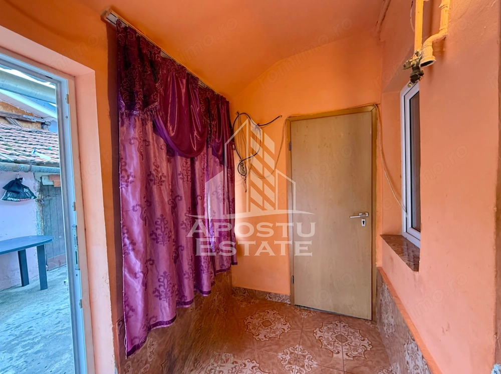 Apartament 2 camere la curte comuna de vanzare, zona Iosefin