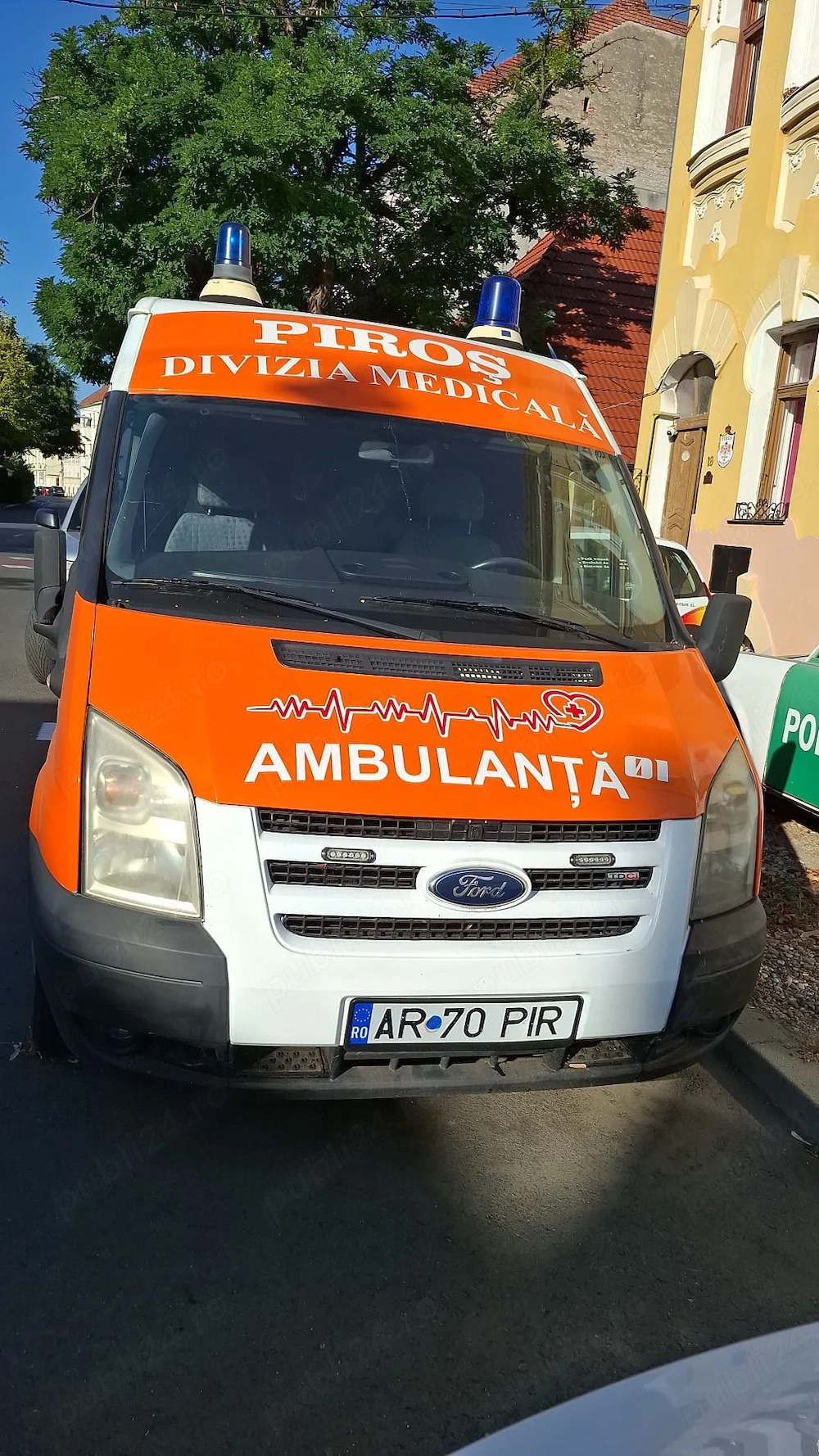 Vand ambulanta FORD inmatriculata si avizata