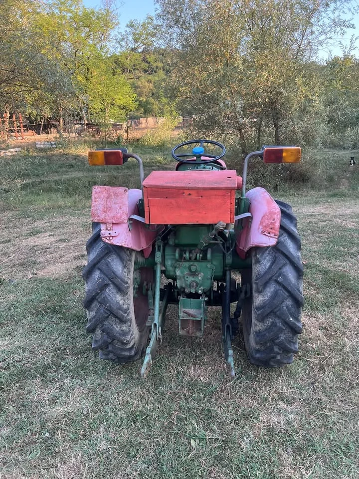 Vand tractor SAME, 25 CP, 4x4, cardan central, cu plug cu două brazde și remorcuță