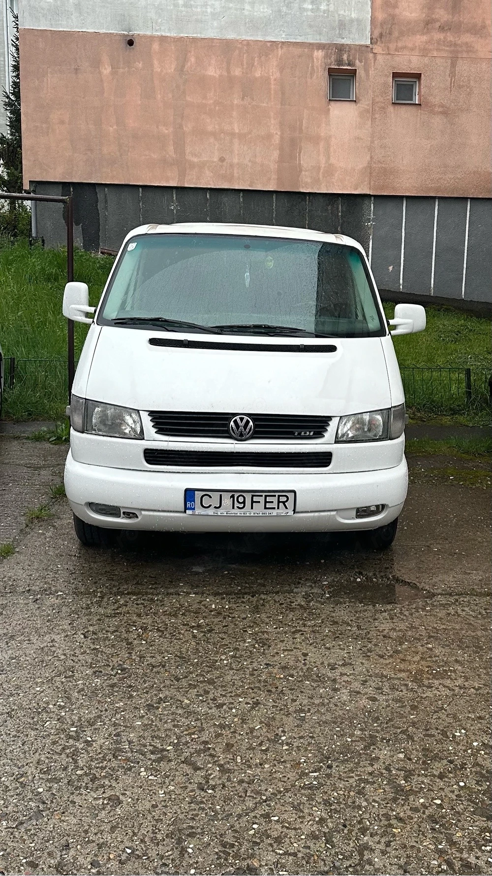 VÂND VW CARAVELLE T4 2.5 TDI   102 CP   Model lung   8+1 Locuri An fabricație: 2001 Motor: 2.5 tdi