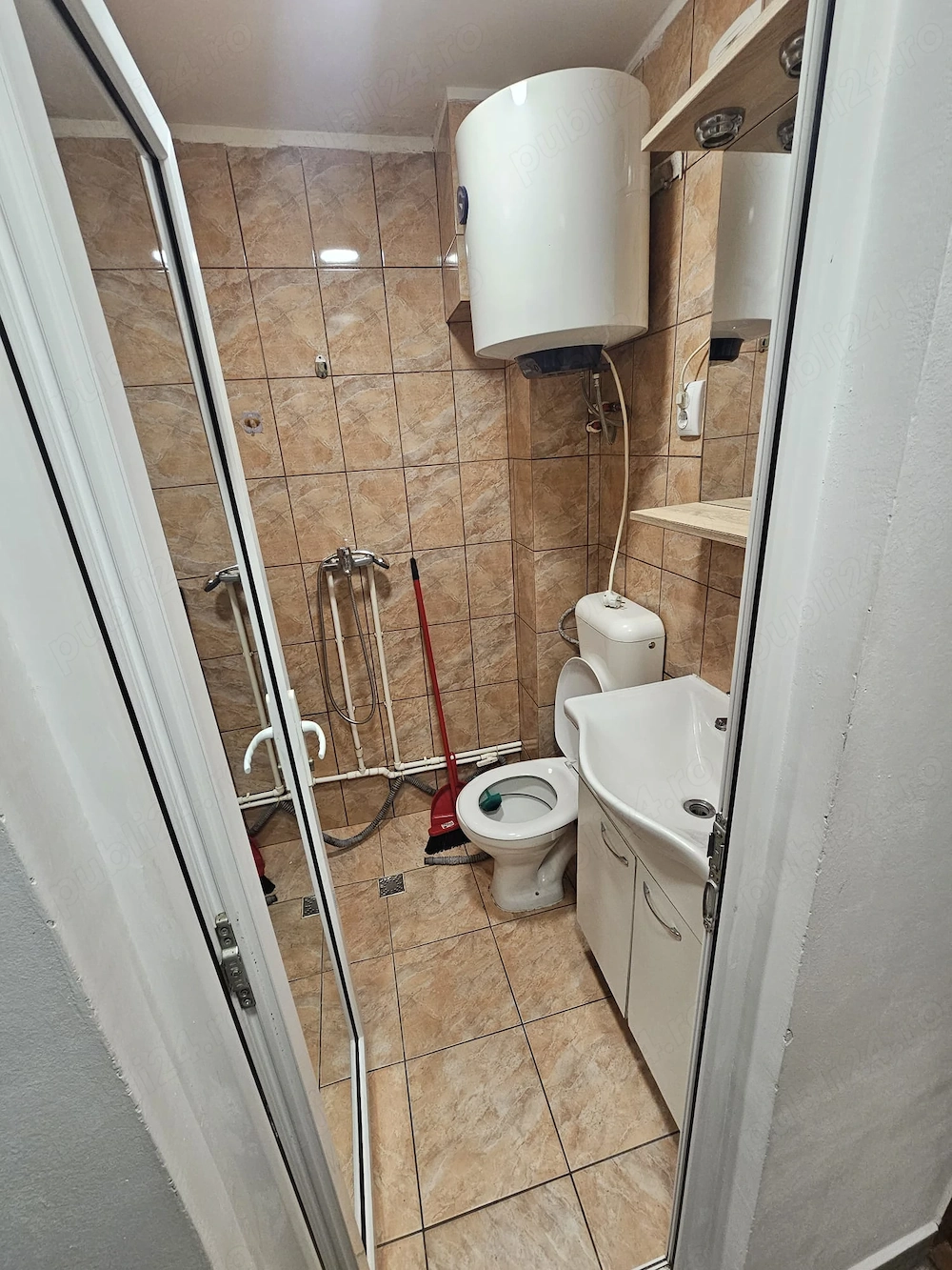 Garsoniera | Bariera | etaj 1 din 4 | Mobilata | 14 850 euro
