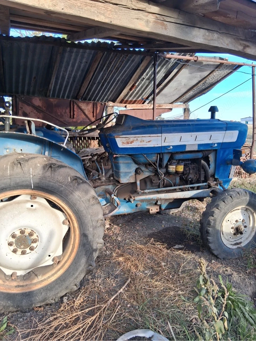 Vand tractor FORD si utilaje 