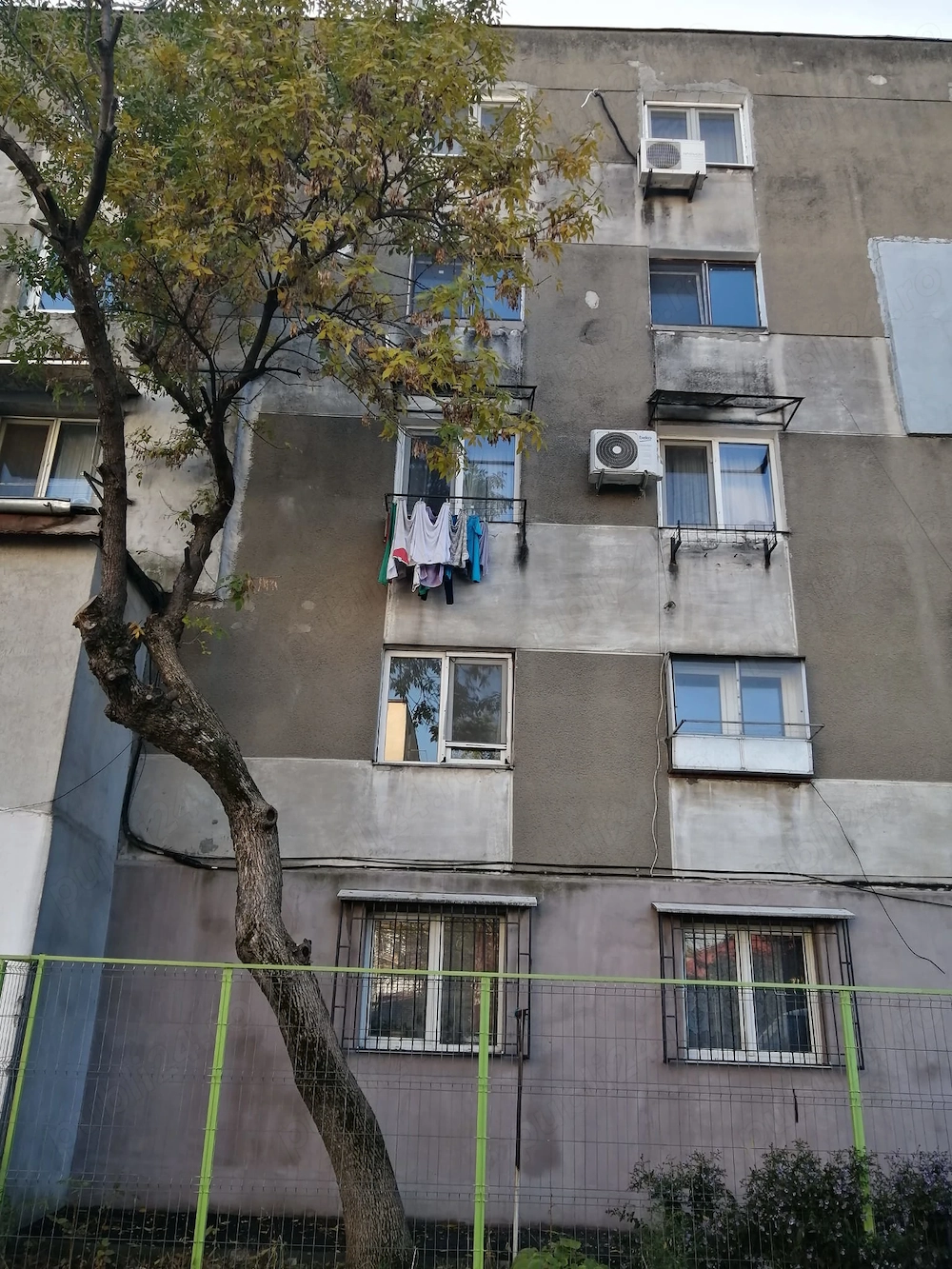 Particular  ETAJ 1 Dec, Ferentari  Radu C-Tin, Libara