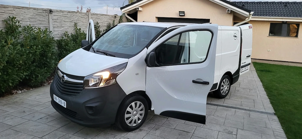 Opel Vivaro 3 locuri + marfa