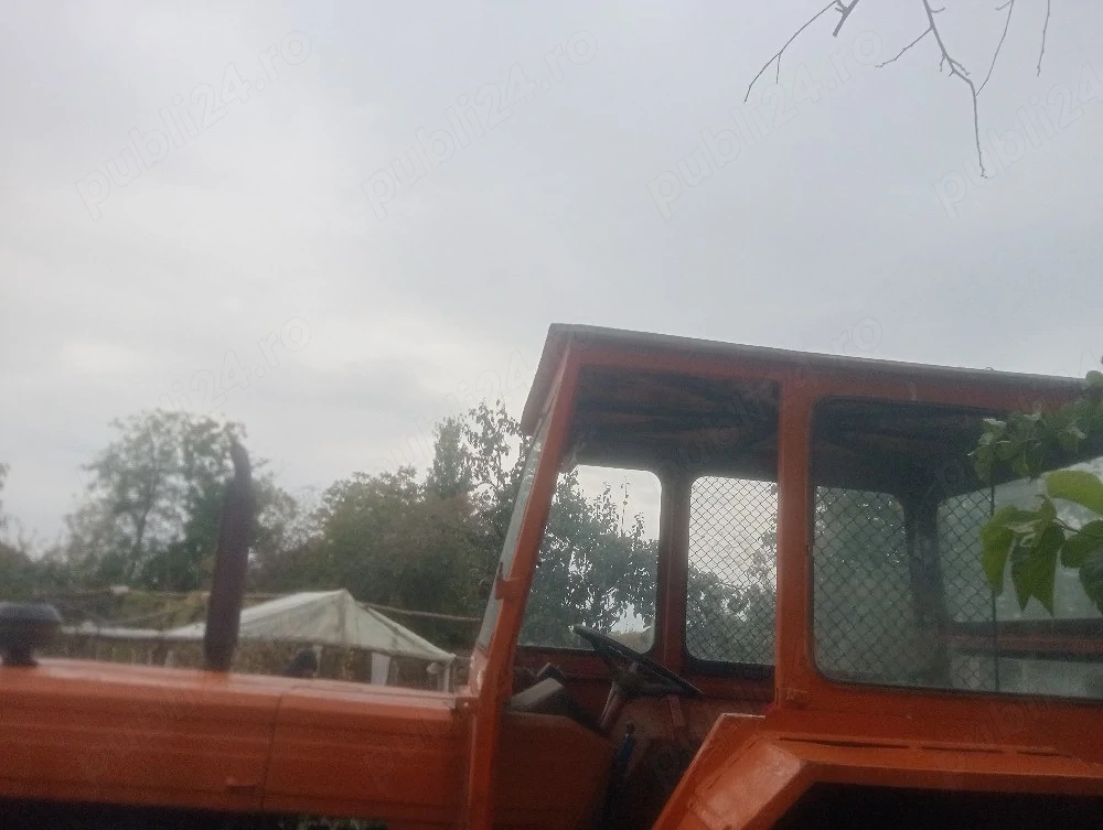 vând tractor 
