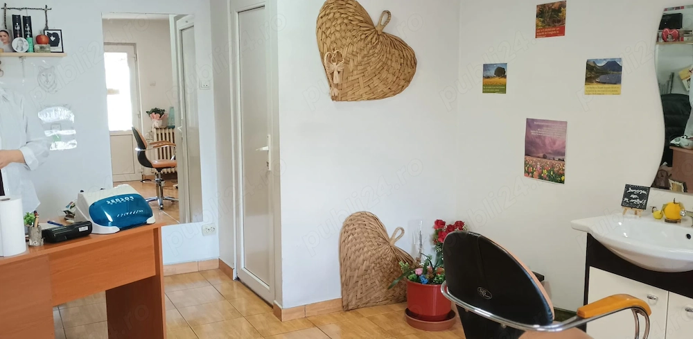 Vând spațiu comercial