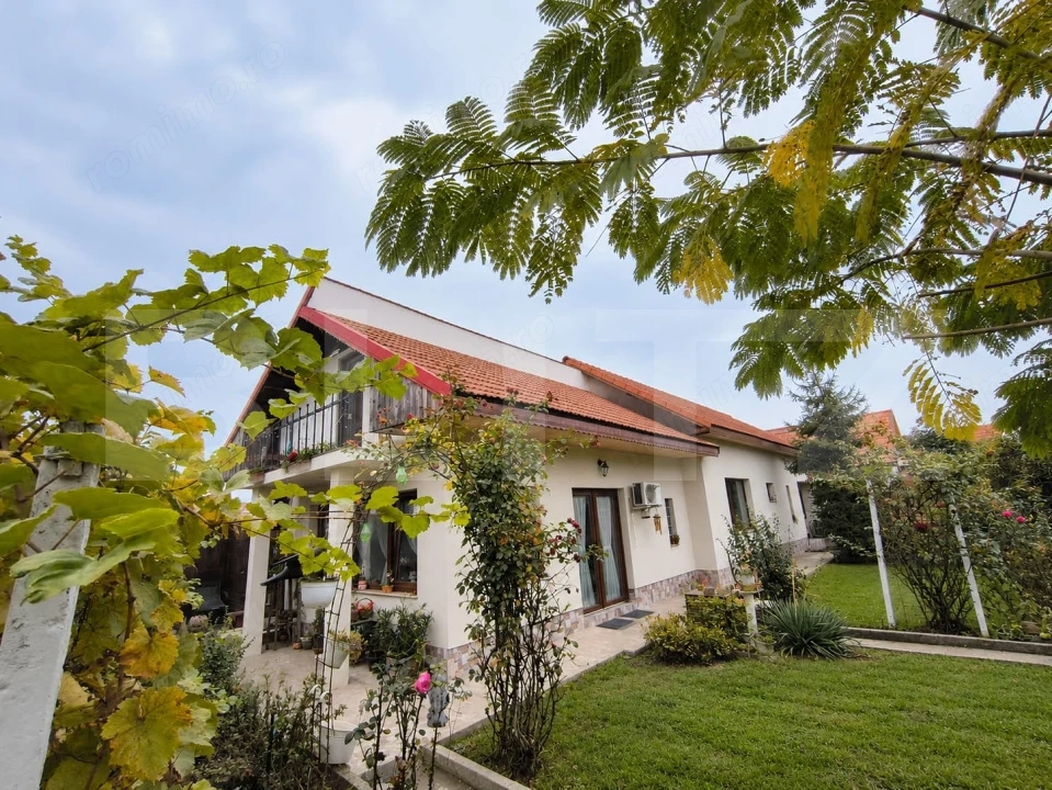 Casa cocheta P+Pod mansardat, 170 mpu si 727 mp teren zona Drive Grill Romanesti