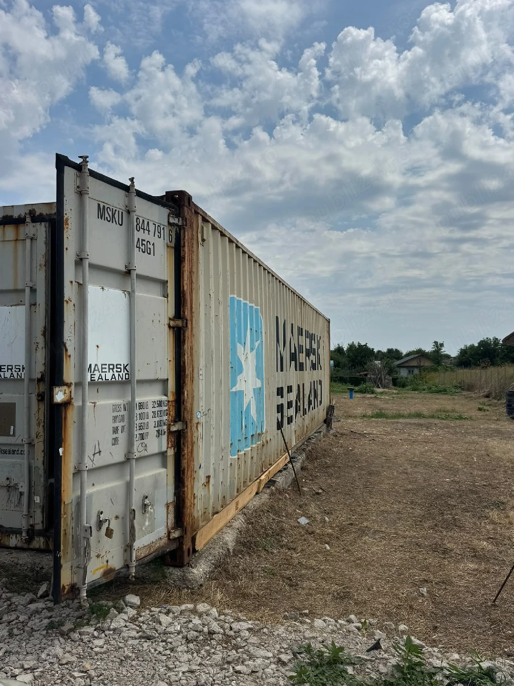Teren de vânzare -Tamadau Mare (plus 2 containere 12 x 2.5m)