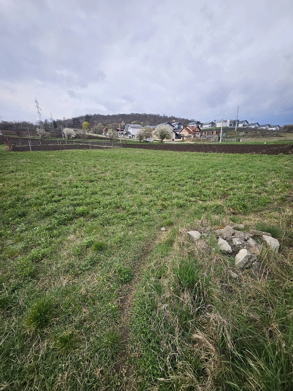 Vand teren unirii,remetea str pomilor intravilan 