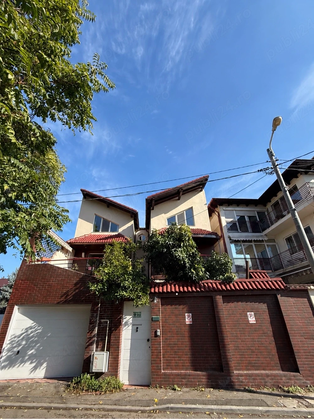 Inchiriez apartament 3 camere in vila, zona Aviatiei la 2 minute de statia de metrou Aurel Vlaicu