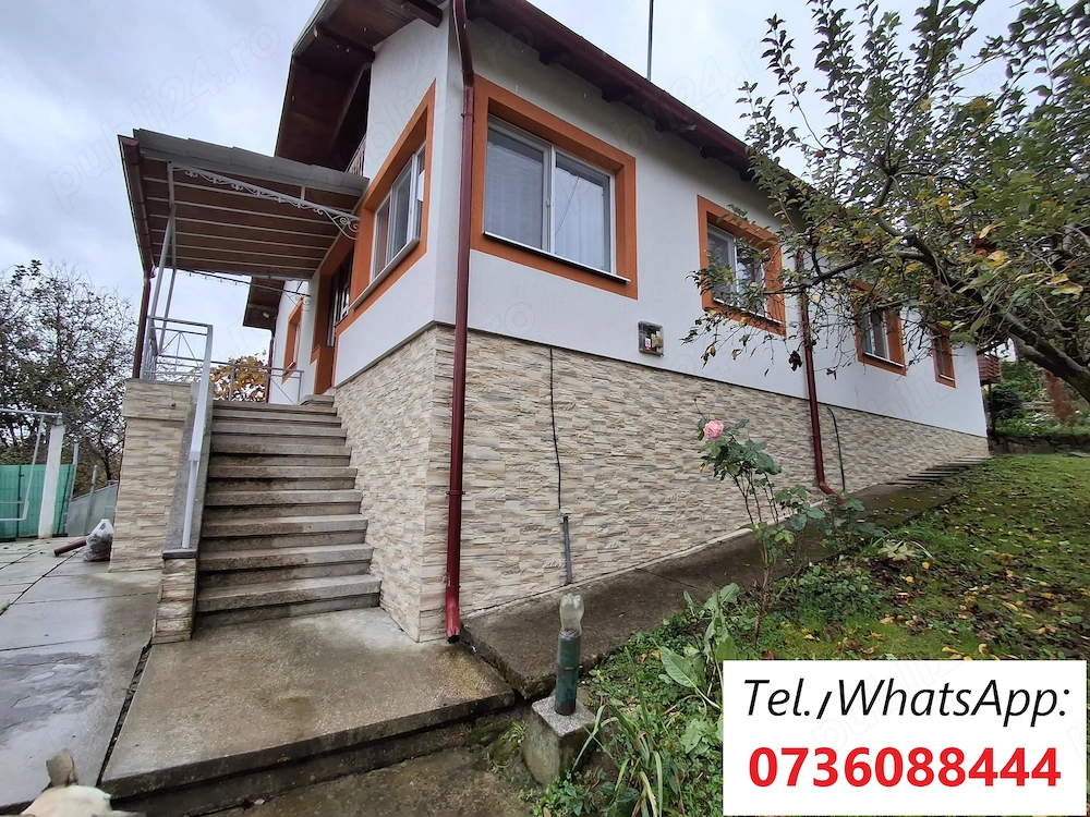Casa 5 camere, bucatarie, baie, beci, util 112 mp, garaj, teren intravilan 1200 mp cu pomi fructifer