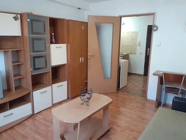 Închiriez garsonieră in zona Buziașului
