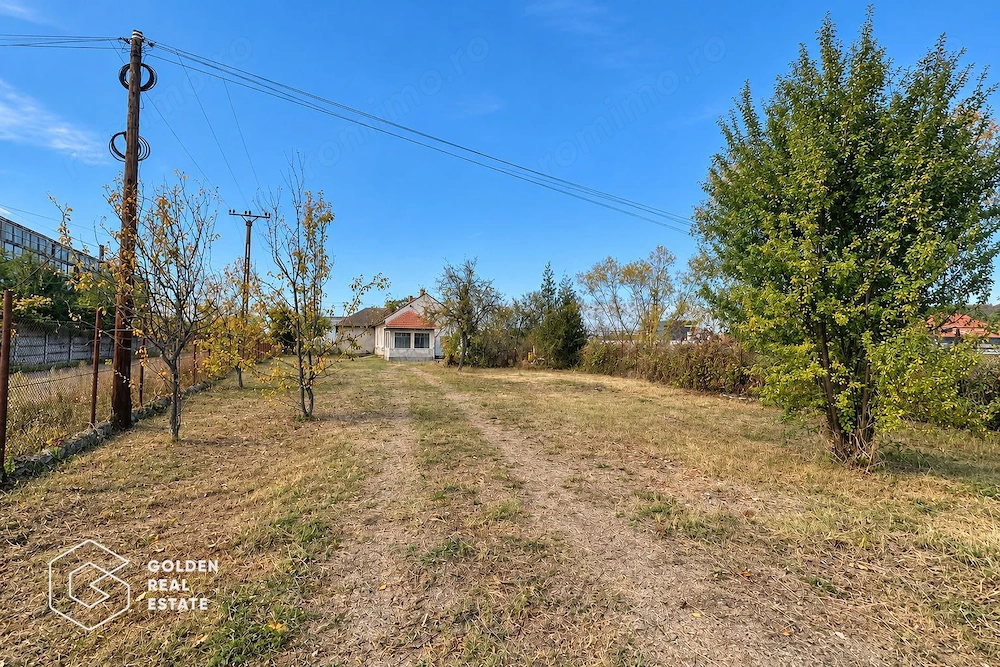 Teren intravilan de 1.555 mp cu constructie, Sebis, jud. Arad