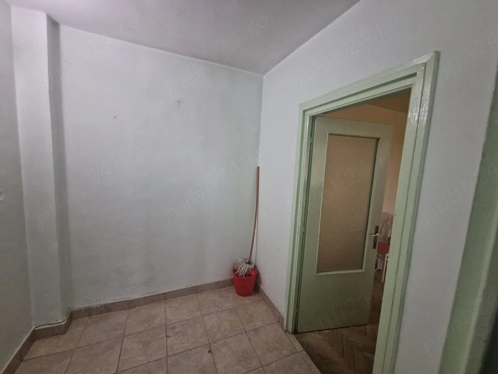 Ap 2 Cam ultracentral Hotel Ceahlau  etaj intermediar 50mp centrala, termopan, termoizolat 