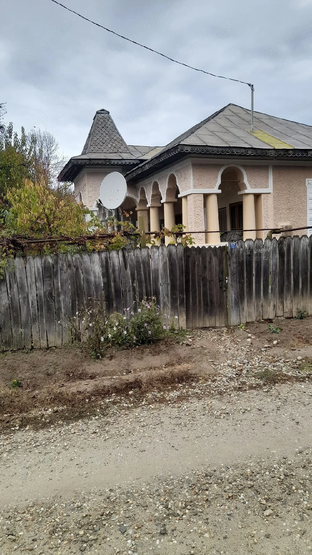 Vand casa in comuna stoina sat toiaga gorj