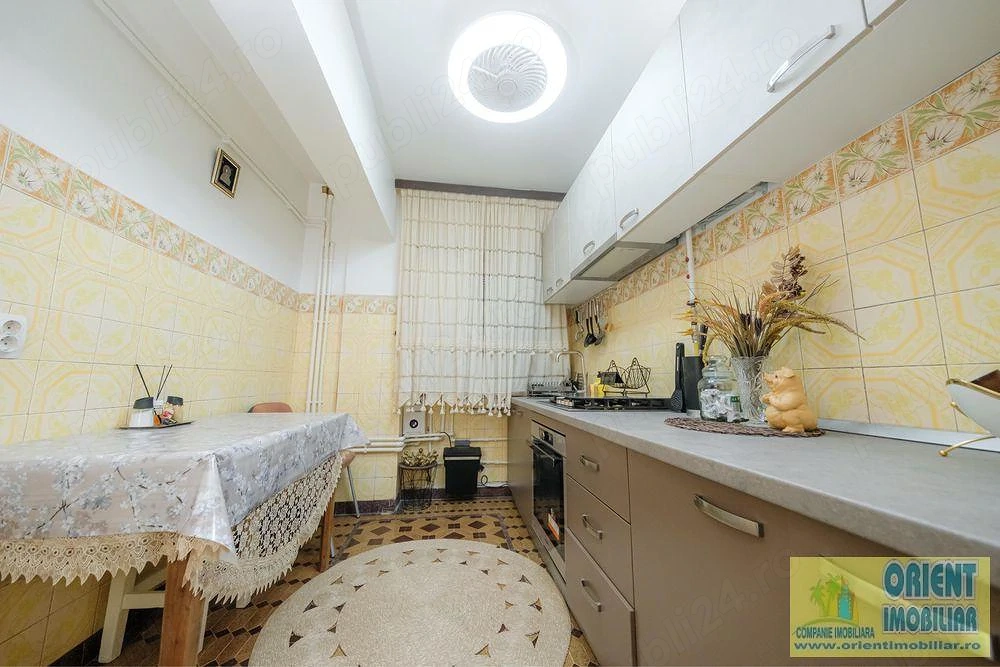 Km 4-5, de vanzare apartament 3 camere, gaze, mobilat