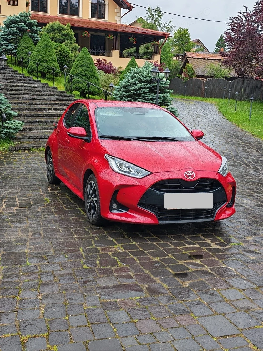 vand toyota yaris hybrid