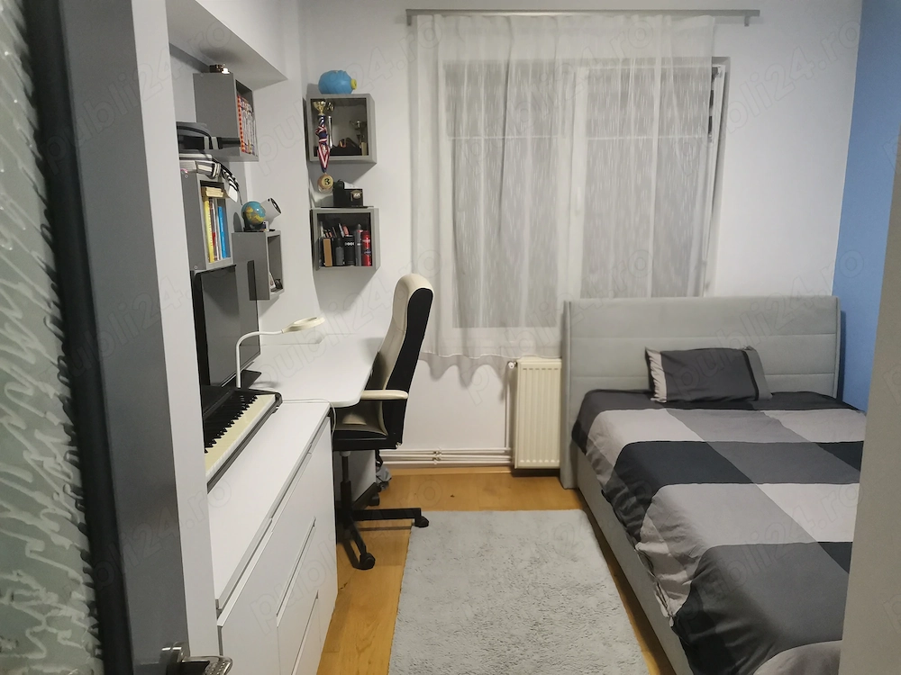 Vând apartament 4 camere Tudor