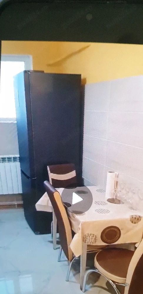 Închiriez 