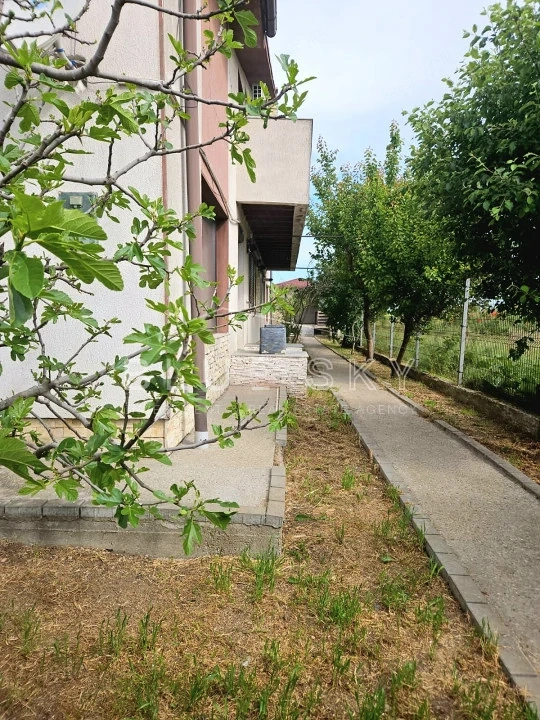 Casă tip Duplex ideală pentru două familii – confort, intimitate și funcționalit