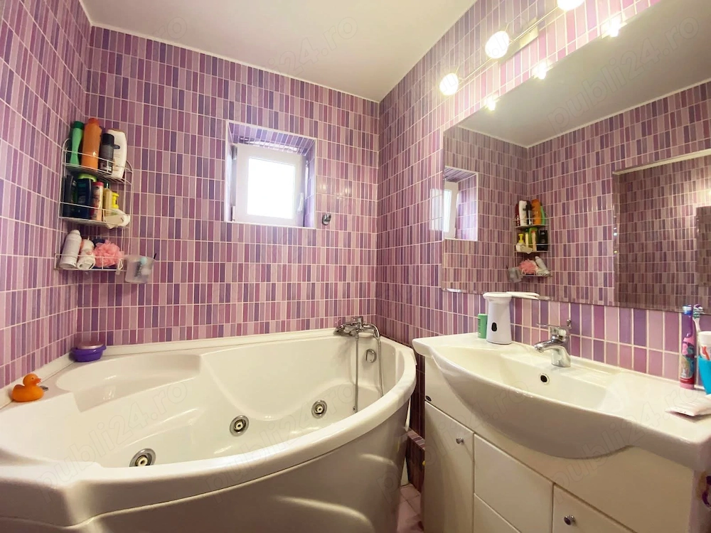 Apartament cu 3 camere de vânzare   Oradea, Cartier Rogerius, Str. Theodor Speranția
