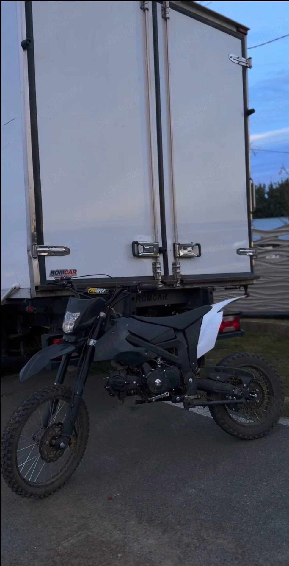vând motocross 140cc