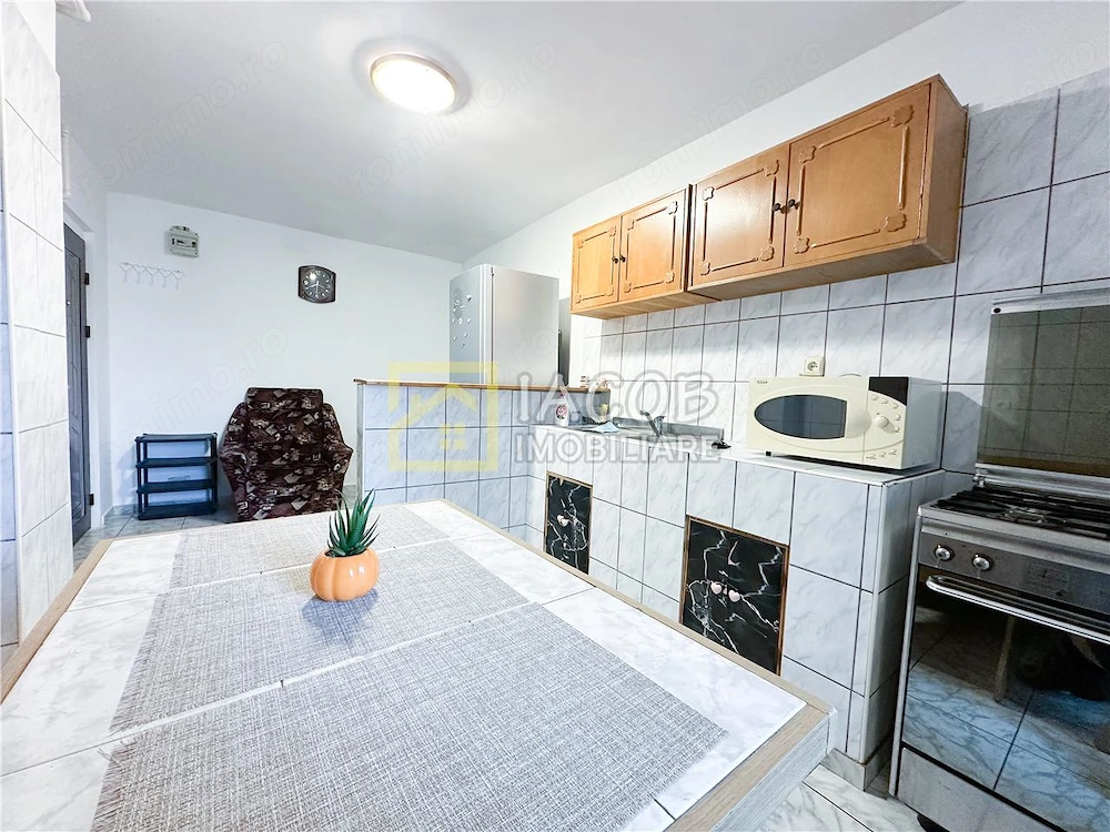 Apartament 2 camere decomandat de inchiriat, Zona Mioritei, Bacau