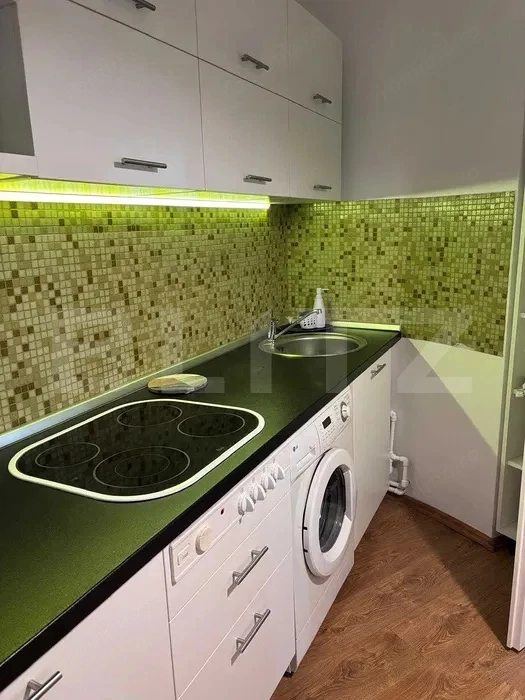Garsoniera complet decomandat,  mobilat modern, zona Podul Calvaria 