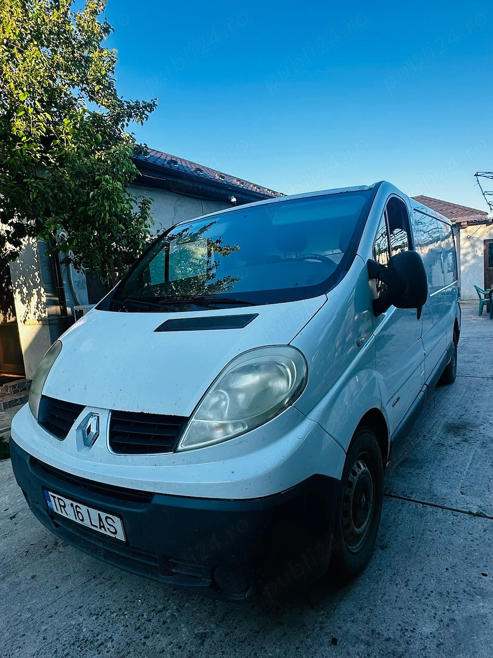 Vând Renault trafic