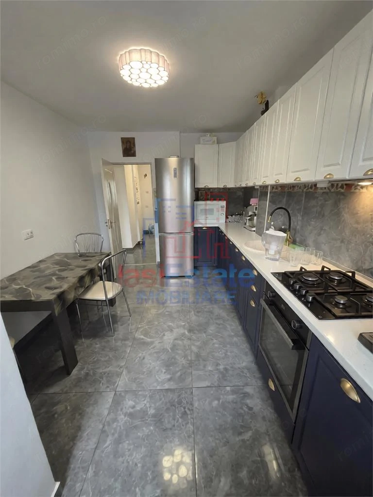 Apartament cu 3 camere decomandat Bd Poitiers Frumoasa