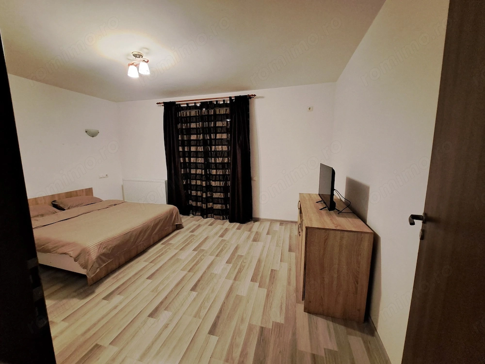 Închiriez apartament 2 camere decomandat +loc de parcare